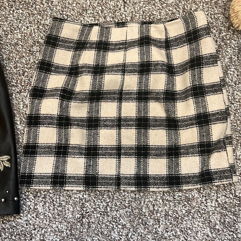 Gingham skirt! Tan and black. Size small from forever 21